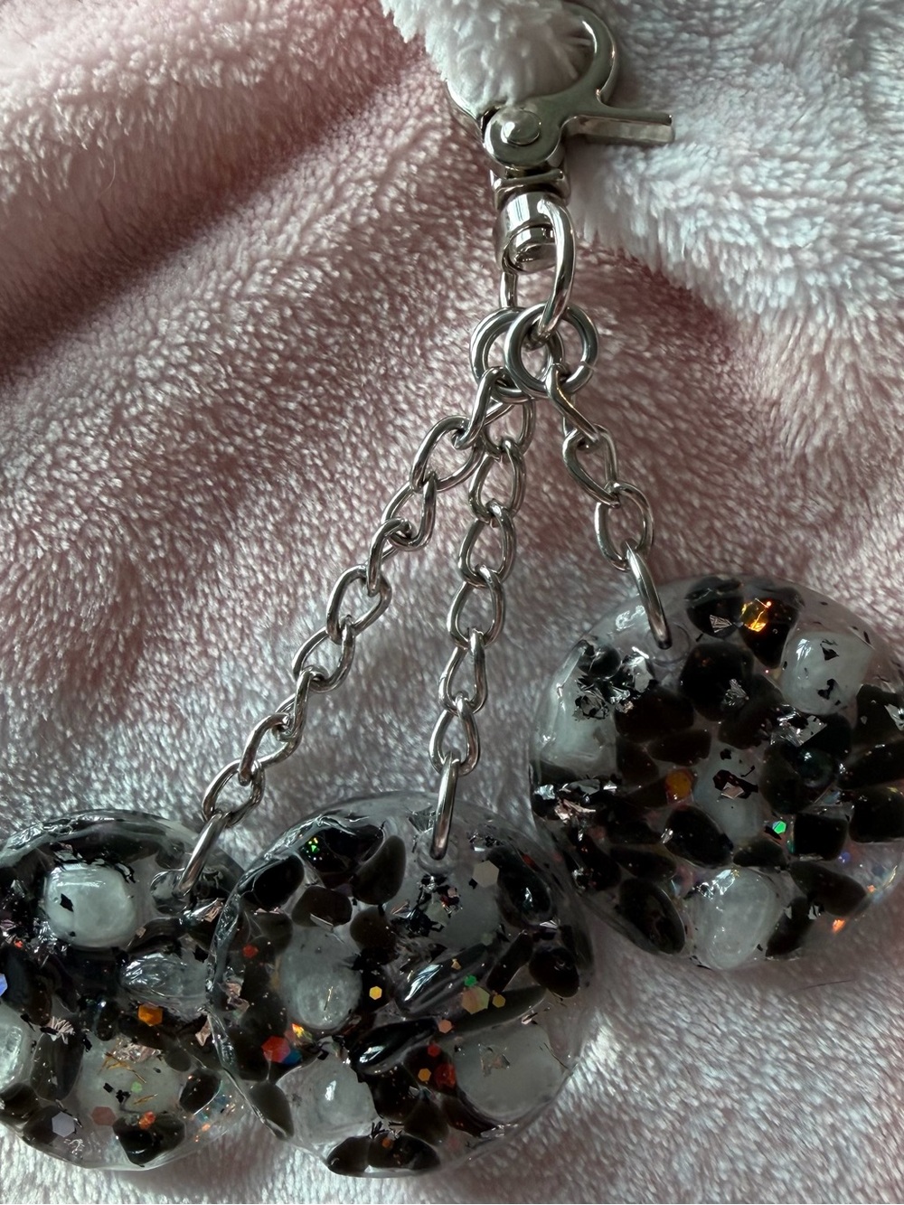Keychain Silver-Tone Black & White Resin Disc Charm handmade NEW